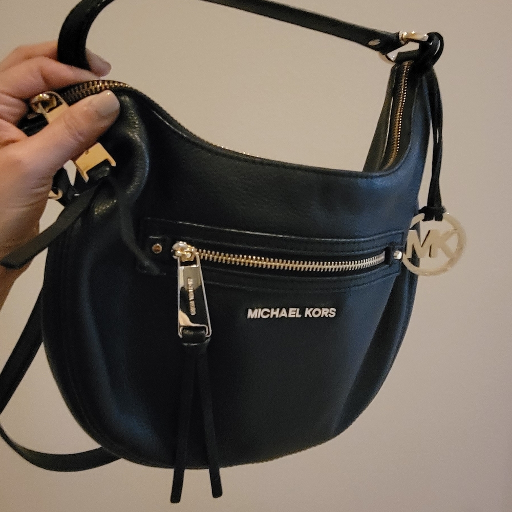 Michael kors crossbody bag with adjustable strap